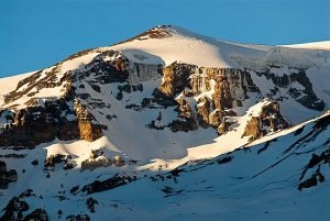 550px-Marmolejo_summit_cone_on_the_edge_of_collapsed_caldera_close_up_chile_rm