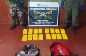 operativo_mochilas_de_nieve_gendarmeria_incauto_17_kilos_de_cocaina_en_oran_4
