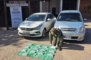 Ocultaban más de 13 kilos de cocaína en el interior de las puertas traseras de un auto