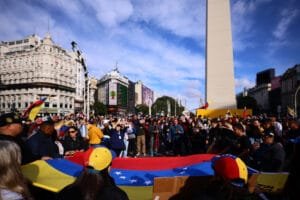 Marchas en Argentina acompañan protesta mundial contra fraude electoral en Venezuela