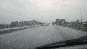 conduccion-bajo-lluvia
