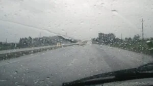 conduccion-bajo-lluvia