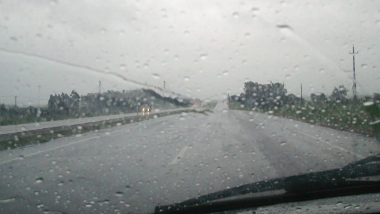 conduccion-bajo-lluvia