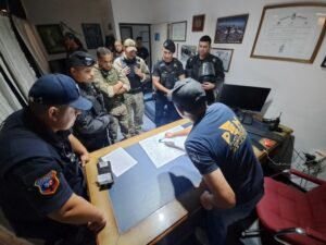 POLICIAS ALLANAMIENTOS