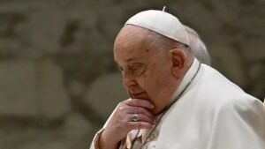 papa-francisco-estable-fiebre-hospitalizado-grave