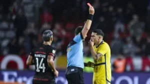 fernando-echenique-roja-a-lautaro-blanco-boca-juniors-gustavo-garellogetty-images_416x234