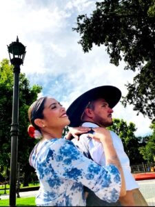 PAREJA FOLKLÓRICA 1