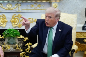el-presidente-estadounidense-donald-trump-la-casa-blanca-apuntando-el-dedo