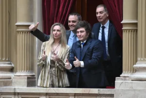 el-presidente-javier-milei-su-hermana-karina-milei-y-el-jefe-gabinete-manuel-adorni-el-congreso