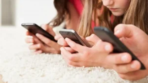 ninos-celulares-y-redes-sociales