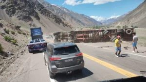 camion-volcado-ruta-chilejpeg