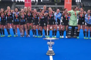 todas-abrazadas-las-leonas-disfrutan-de-su-gran-FFTJUDVA3BF3ZC7AFPEPMYWFFE