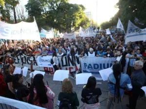 Gremios-universitarios-anunciaron-paro-de-48-horas-que-pasara-en-la-UNCuyo-1024x764-1