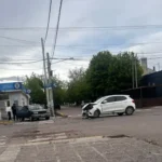 Choque entre dos autos en el centro de La Consulta: hubo heridos leves