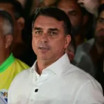 Flávio Bolsonaro ingresó a la Argentina por Misiones y viajó en un vuelo privado a Ecuador